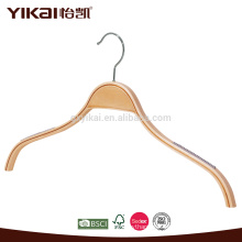 Laminated wooden skirt hanger with rubber teeth on shoulder